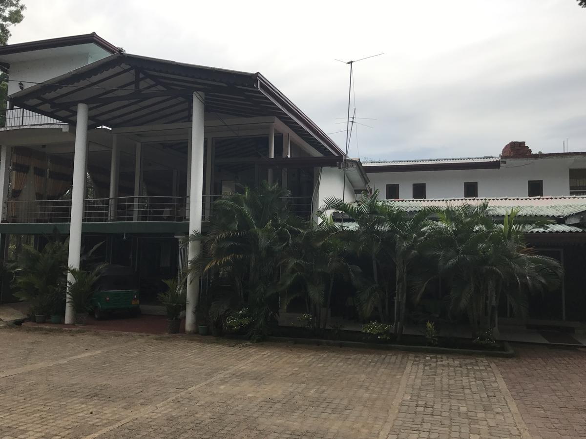 Deshani Holiday Inn Dambulla Exterior foto