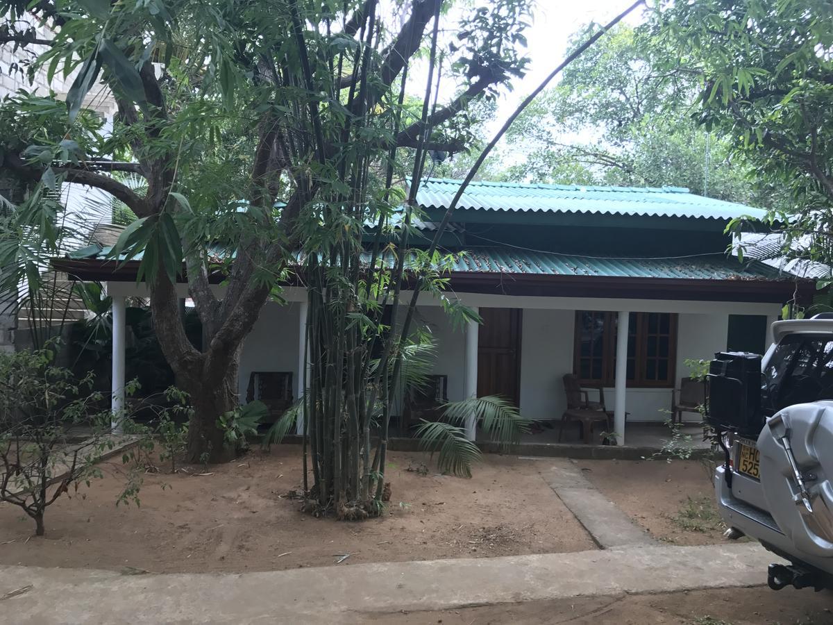 Deshani Holiday Inn Dambulla Exterior foto