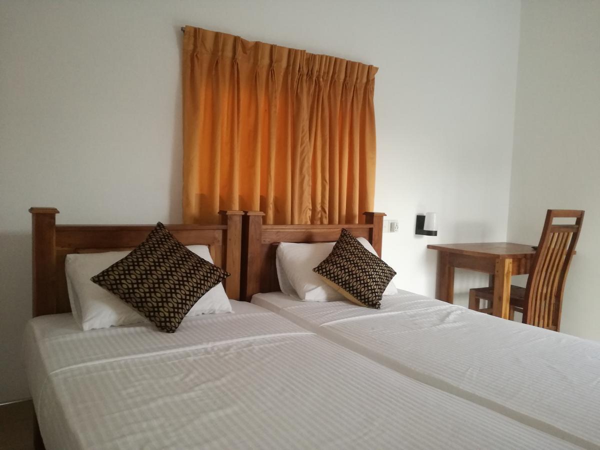 Deshani Holiday Inn Dambulla Exterior foto