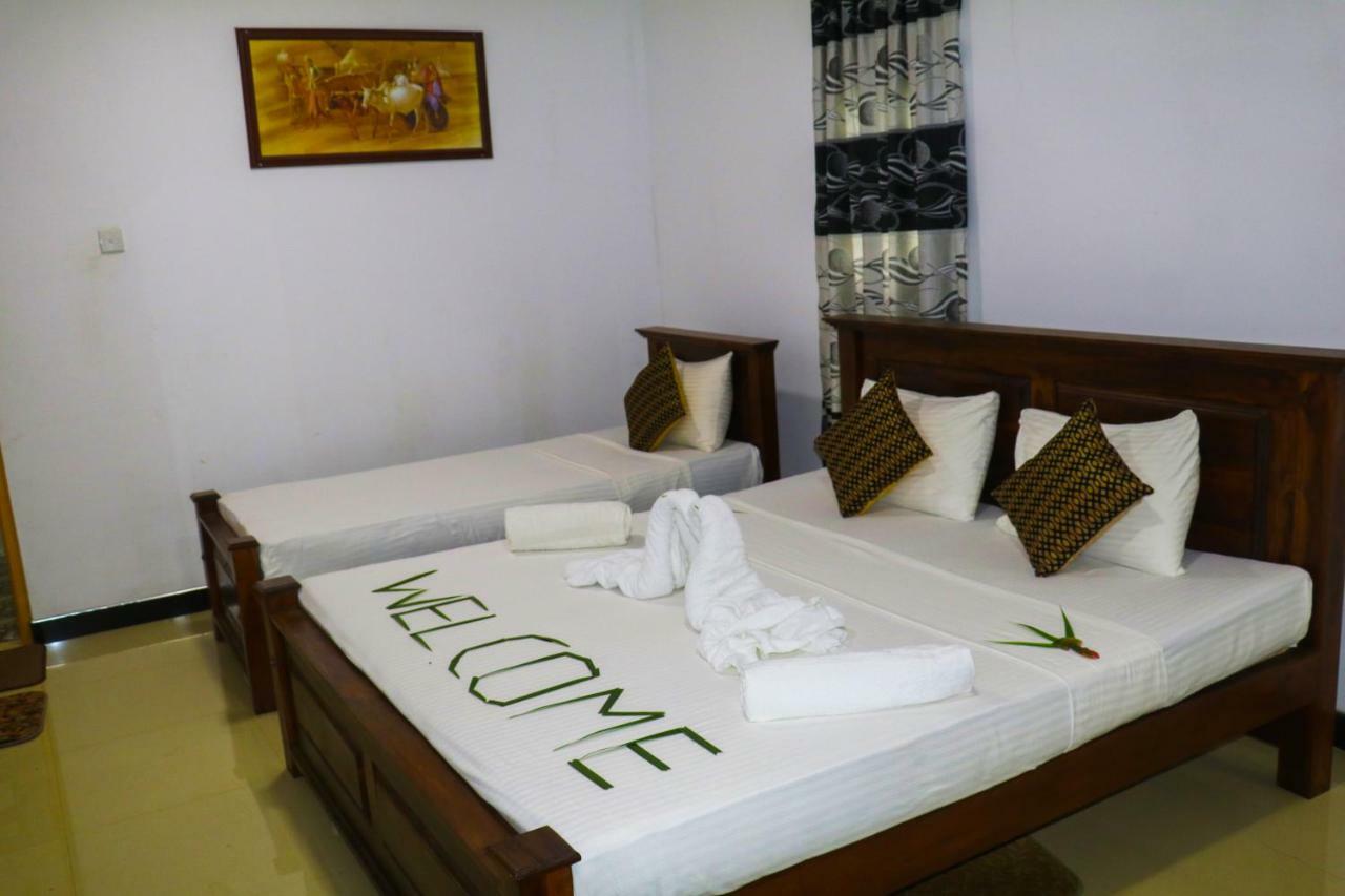 Deshani Holiday Inn Dambulla Exterior foto